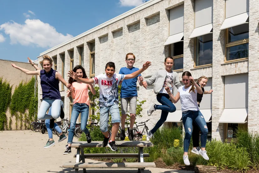 vrolijke leerlingen aeres vmbo velp