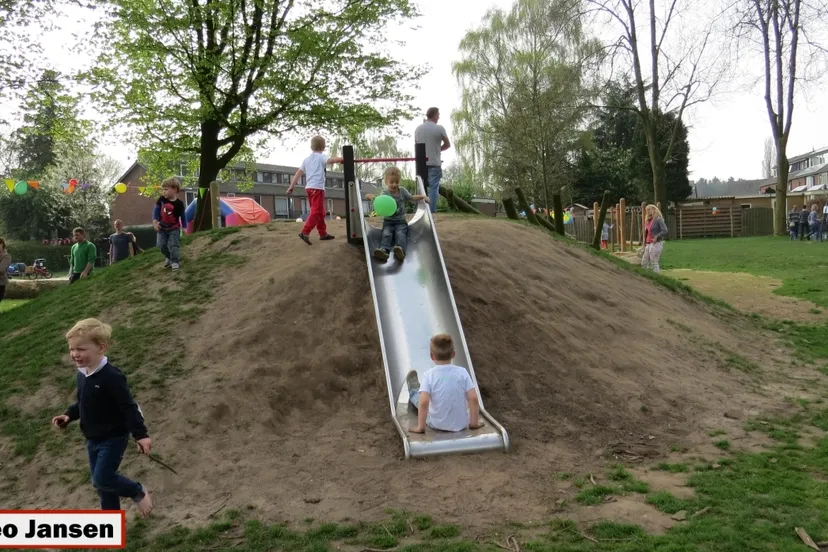 w1roa3ofk0boy8enuijhei8ig 2014 04 05 rietganssingel opening speeltuin 036