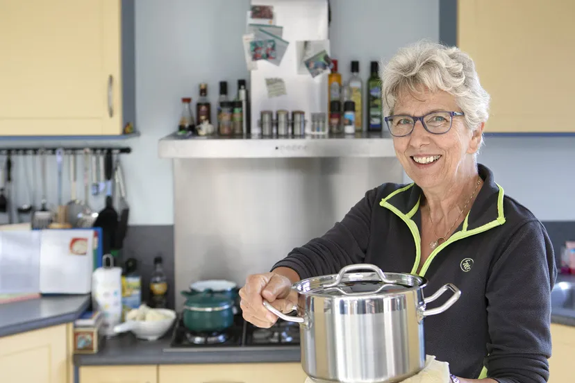 we helpen annemieke de koning kookt in ruil voor hulp in de tuin goedele monnens