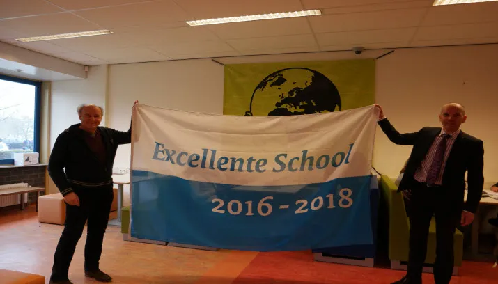 wethouder vlag excellente school 1