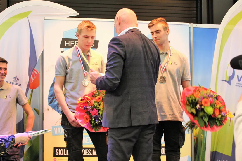 willem en twan winnen het zilver bij nationale wedstrijd tuinaanleg henri peters