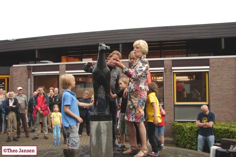 xt1fodwarsr2tfonubhsdcbi4 paard 013