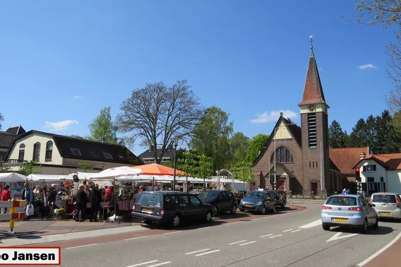 ydfvolijoy14p3gwbbkbx4qjj 2014 04 19 prinsses amaliahoek markt op steeg 001