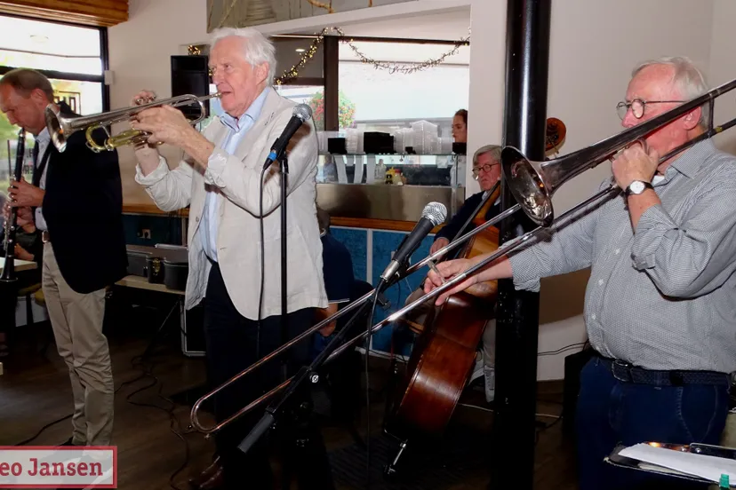 zondag 25 september trad de forest jazz band weer op bij het hart van dieren 1
