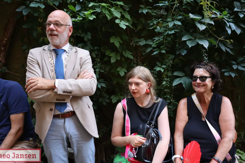 expositie meduses geopend door burgemeester carol van eert in velp 01 09 2024 1