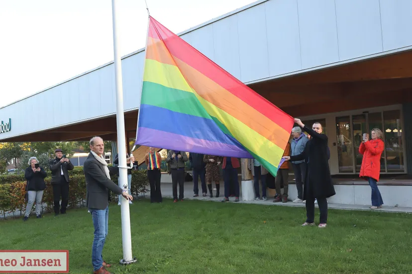 gemeente rheden hijst de regenboogvlag en viert diversiteit en inclusie 11 10 2024 1