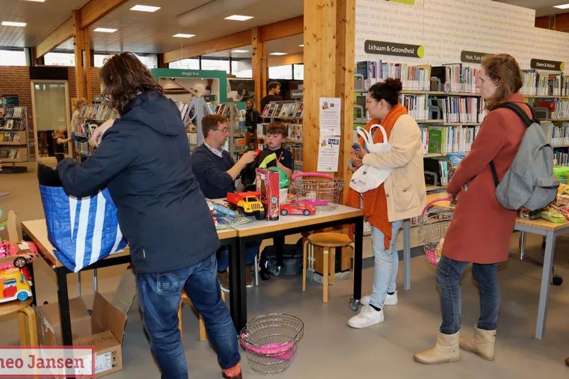 boekenmarkt en speelgoedbeurs in de zoomerij dieren 02 11 2024 13
