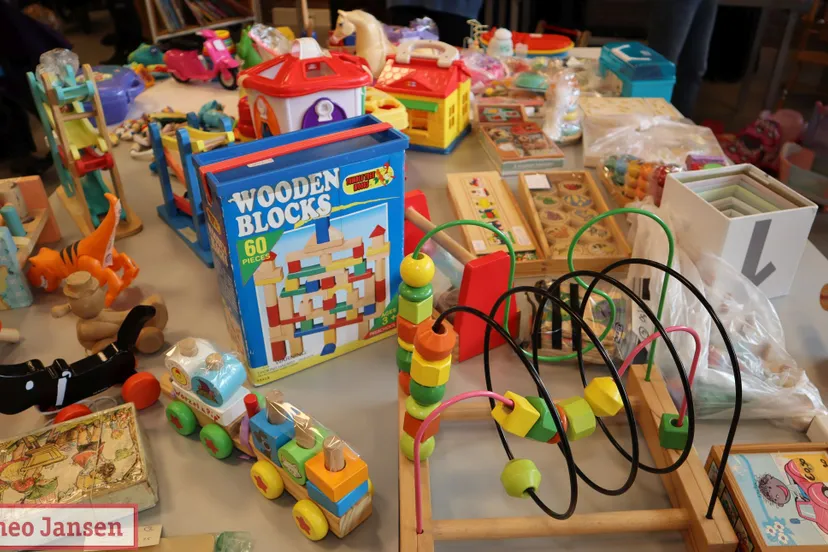 boekenmarkt en speelgoedbeurs in de zoomerij dieren 02 11 2024 6