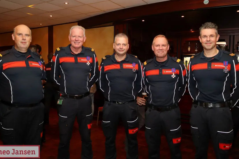 huldigingsavond brandweer 2024 jubilarissen en collegas in het zonnetje gezet en bedankt 1