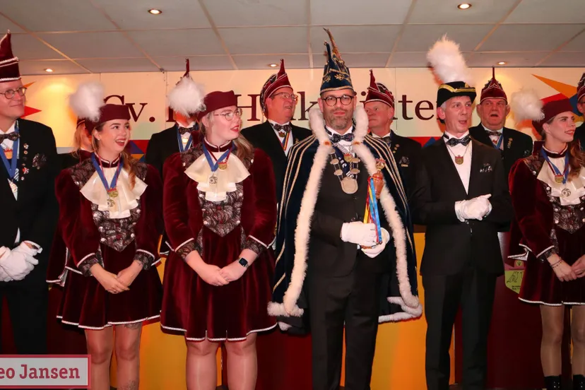 nieuw prinsenpaar cv de heiknuuters prins bas de 1e en adjudant jimmy geinstalleerd 2024 1