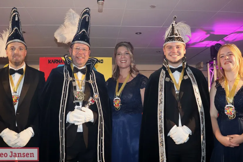 prinsenwissel bij cv de deurdauwers nieuw prinsenpaar voor carnavalsjaar 2025 16 11 2024 1