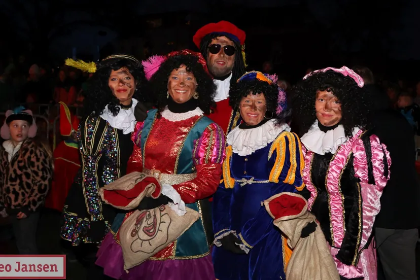 sinterklaas zorgt voor feestelijke intocht in velp 23 11 2024 1