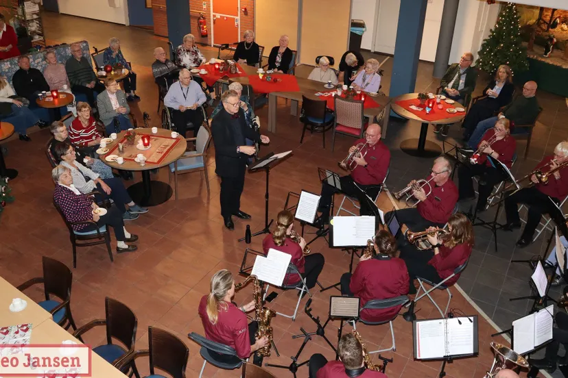 01 rhedens fanfare corps verzorgt kerstconcert in rhederhof voor de 61 ste keer 25 12 2024 1