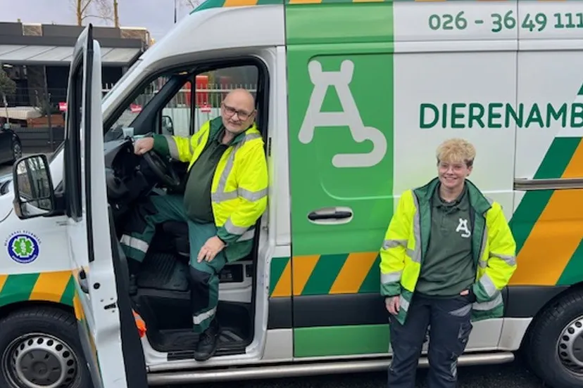 het gezicht achter de vrijwilligers van dierentehuis arnhem de dierenambulancechauffeur dierentheuis arnhem en omstreken