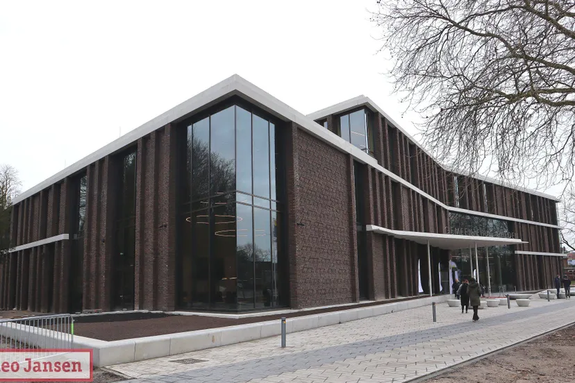 002 officiele opening nieuw duurzaam gemeentehuis in de steeg