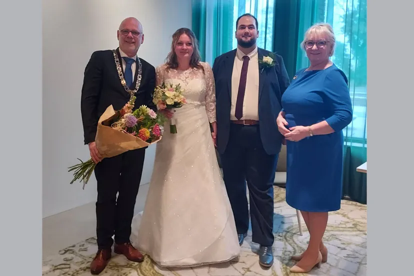 eerste huwelijk gemeentehuis de steeg