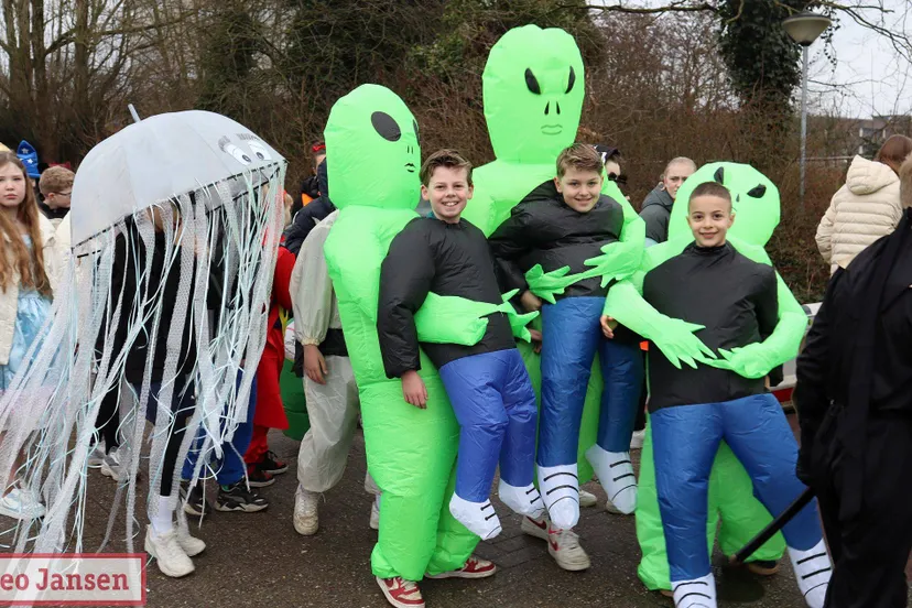 001 groots carnavalsfeest bij ronknallie en drikusgang ers in velp 28 02 2025