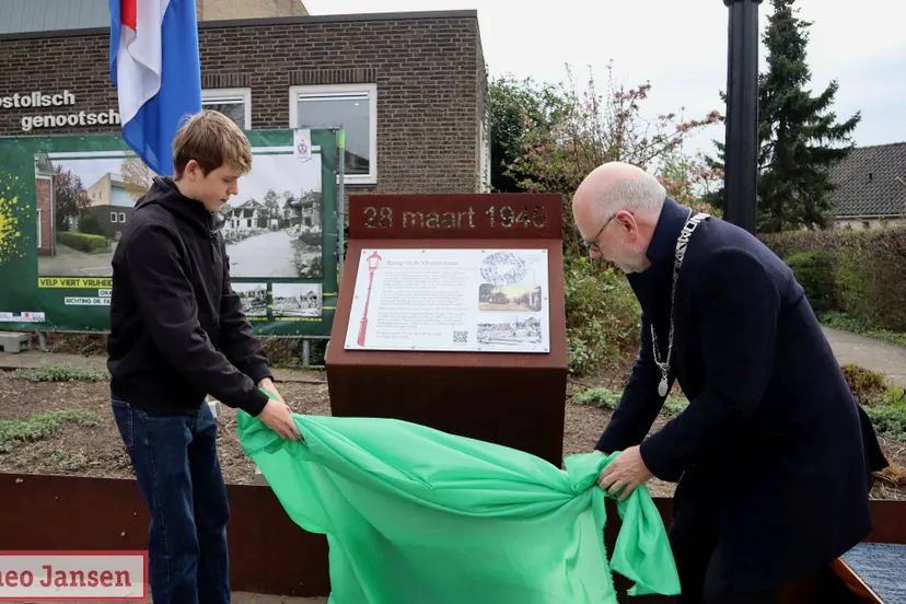 ingetogen onthulling van herinneringsmonument oranjestraat velp 28 03 2025 1