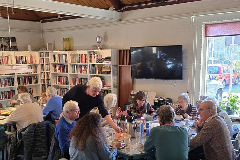 maandelijkse lunch ontmoetingscentrum de paperclip