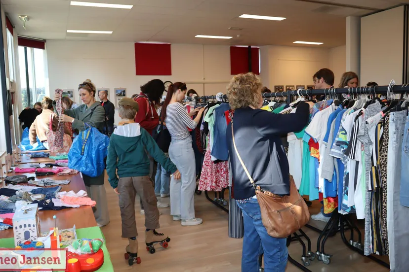 grote belangstelling voor tweedehands kinderkledingbeurs in rheden 05 04 2025 1