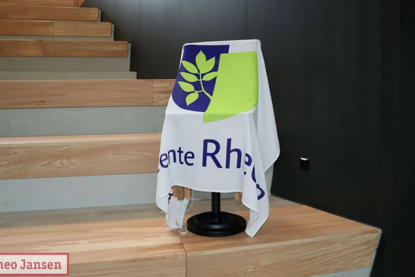 Toekomststoel krijgt centrale plek in hal gemeentehuis De Steeg