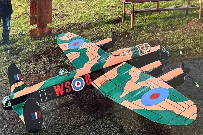 vliegtuig at paperclip