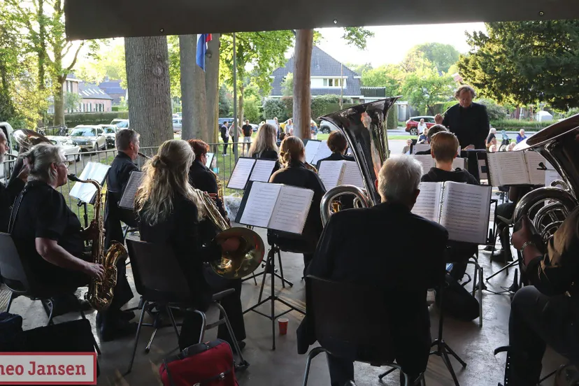 geslaagd voorjaarsconcert van muziekvereniging excelsior op dorpsplein ellecom 10 05 2025 1