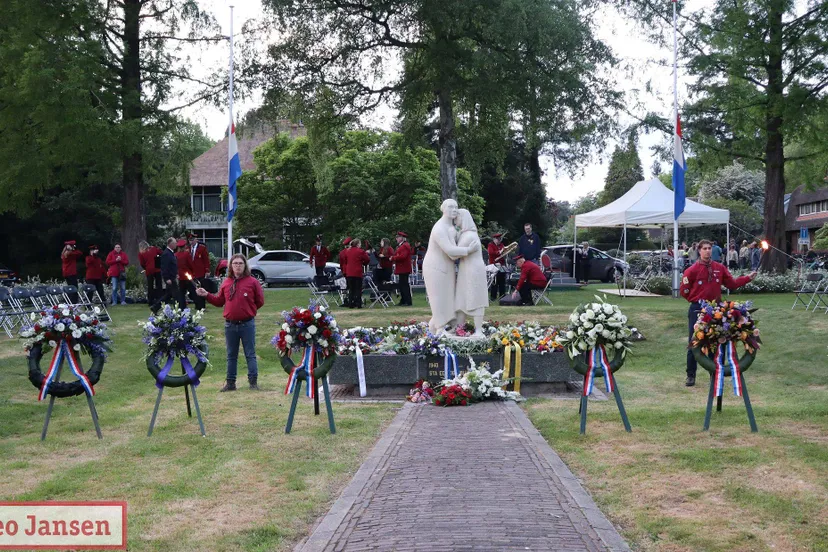 indrukwekkende dodenherdenking in rheden en de steeg samen herdenken en vooruitkijken 04 05 2025 1