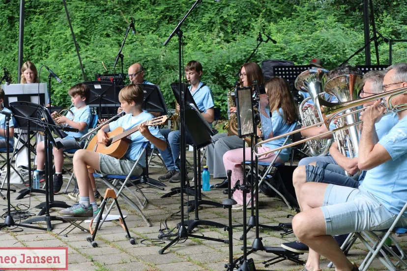 feestelijk slotconcert van leerlingenorkest rheden in openluchttheater de pinkenberg 01 06 2025 1
