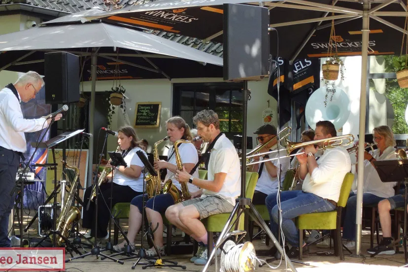 gelreband trakteert dieren op muzikaal jubileumconcert in carolinapark 28 06 2025 1