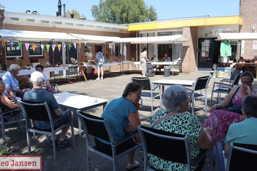 zomerse drukte op midzomermarkt bij het duynhuis in dieren 2025 1