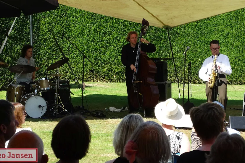 Jazz in de tuin van Kasteel Middachten met het Benjamin Herman Trio 20-07-2025 (1)