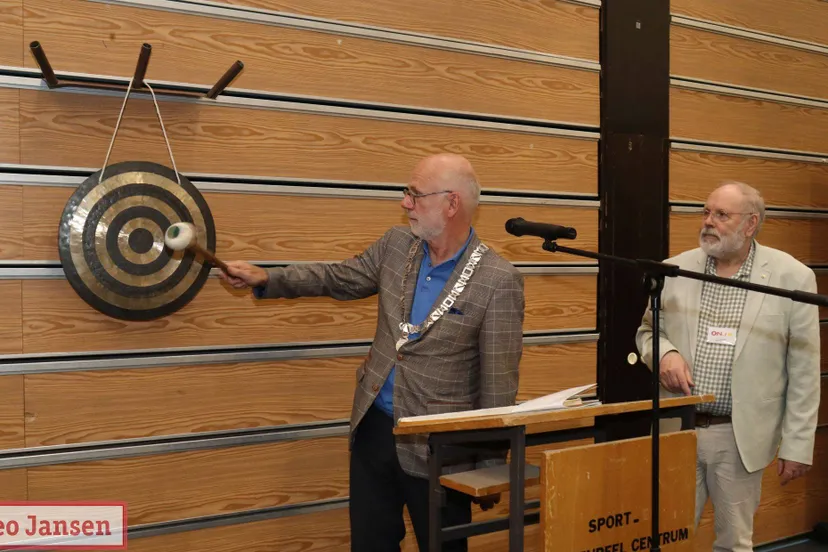 Gongslag luidt start in van Open Nederlandse Jeugdschaak Kampioenschap in Dieren 31-07-2025 (7)