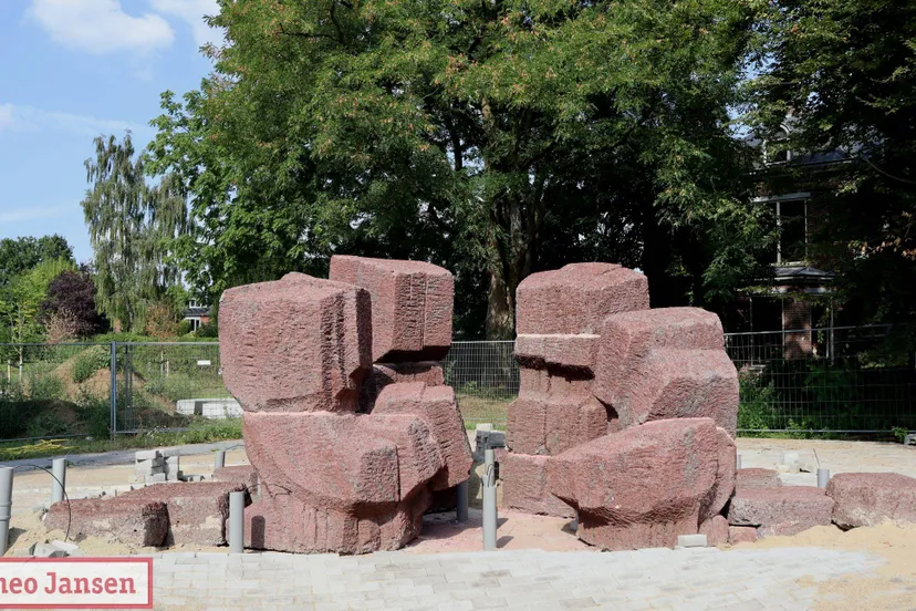 Nieuw thuis voor kunstwerk De Bron bij gemeentehuis in De Steeg 09-09-2025 (23)