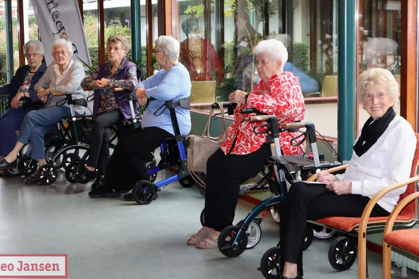 Repair Café Velp viert 10-jarig jubileum met rollatorcheck en volle zalen 27-9-25 (1)