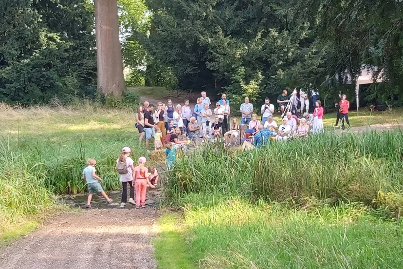 Theaterwandeling - Hof te Dieren - Bij de waterval