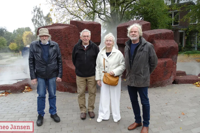 23-10-25 Kunstwerk De Bron van Piet Slegers krijgt nieuwe plek bij gemeentehuis Rheden (1)