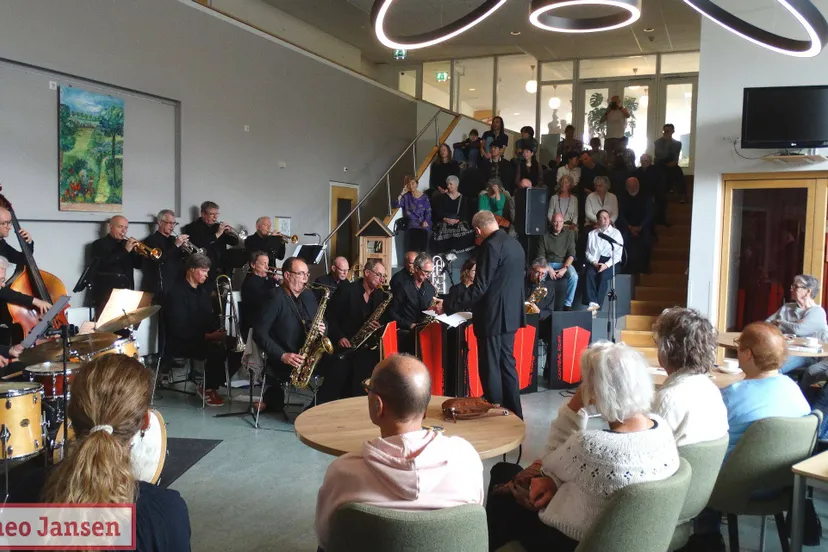 Central Heat Bigband laat foyer van ’t Sprengenhus swingen 12-10-2025 (1)