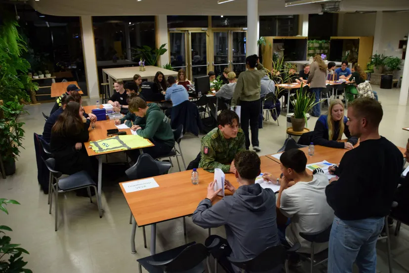 Van politie tot landmacht  vmbo Aeres Marjanne Eikelboom