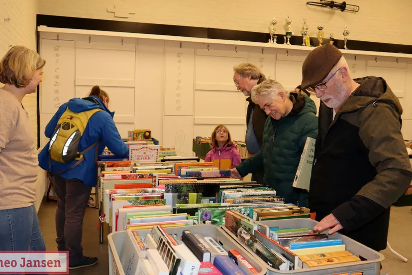 Boekenmarkt Gelreband trekt veel publiek 2025 (1)