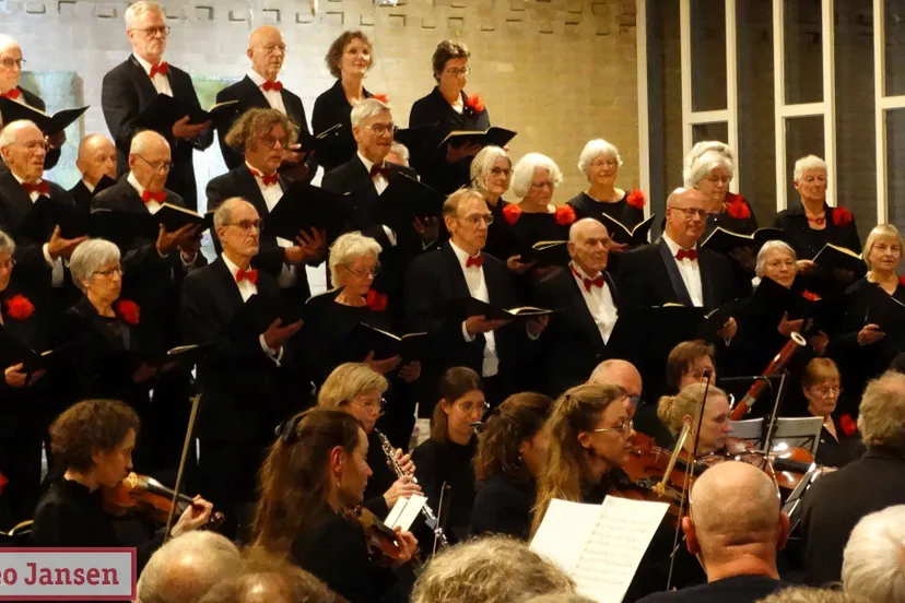 Concert 80 jarig bestaan Oratoriumkoor Veluwezoom in de Ontmoetingskerk in Dieren 1-11-2025 (5)