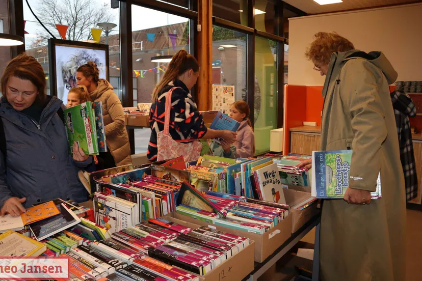 Koesterboekenmarkt Zoomerij Dieren 2025 (5)