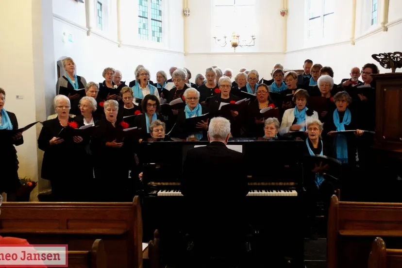 Muzikale ontmoeting Sursum Corda 50+ koor en St. Martinuskoor in Ellecom 16-11-2025 (1)