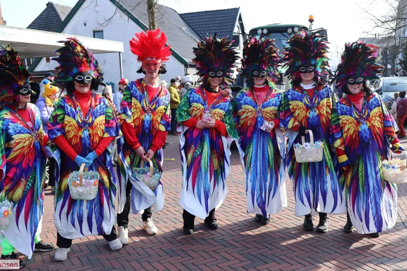 Geslaagde carnavalsoptocht in Knüütergat 15-2-26 (9)