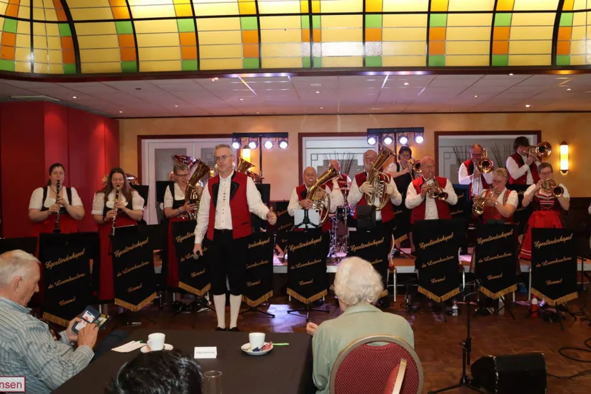 Dubbelconcert met Egerländer muziek zorgt voor gezellige middag in Rheden 08-03-2026 (1)