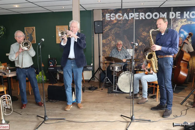 Swingende jazzmiddag met de Foresst Jazz Band in de Veluwse Poort in Dieren 01-03-2026 (1)
