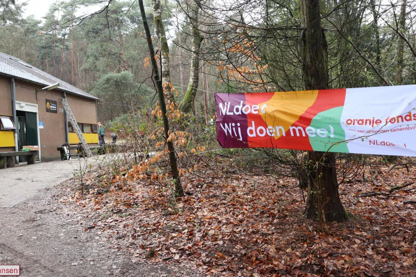 Veel hulp bij NLdoet-klusdag van Scouting De Markesteen in Velp 14-03-2026 (1)