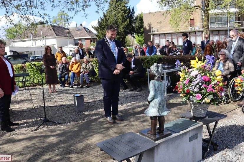 Grote belangstelling bij het eren van moedige mensen in Velp 19-04-2026 (16)