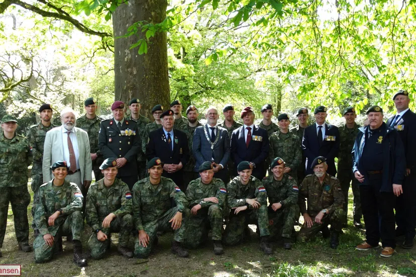 Veel belangstelling bij herdenking bevrijding Dieren in Carolinapark 16-04-2026 (22)