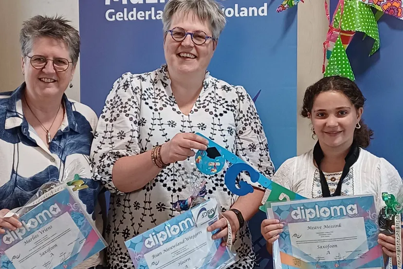 Geslaagden Examen Muziekvereniging Wilhelmina Spankeren